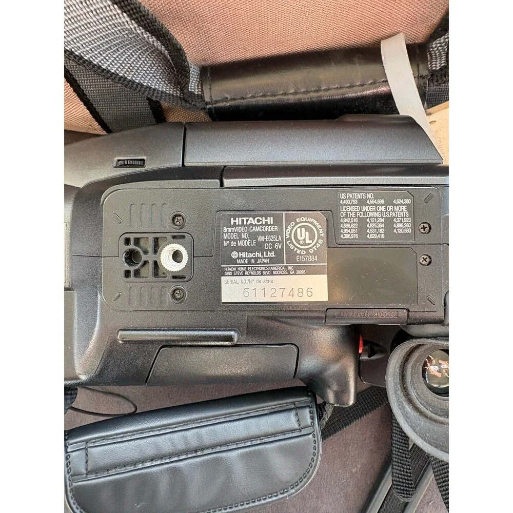 Hitachi VM-E625LA 8mm Video Camcorder Camescope 24x Zoom Color LCDScreen Bundle